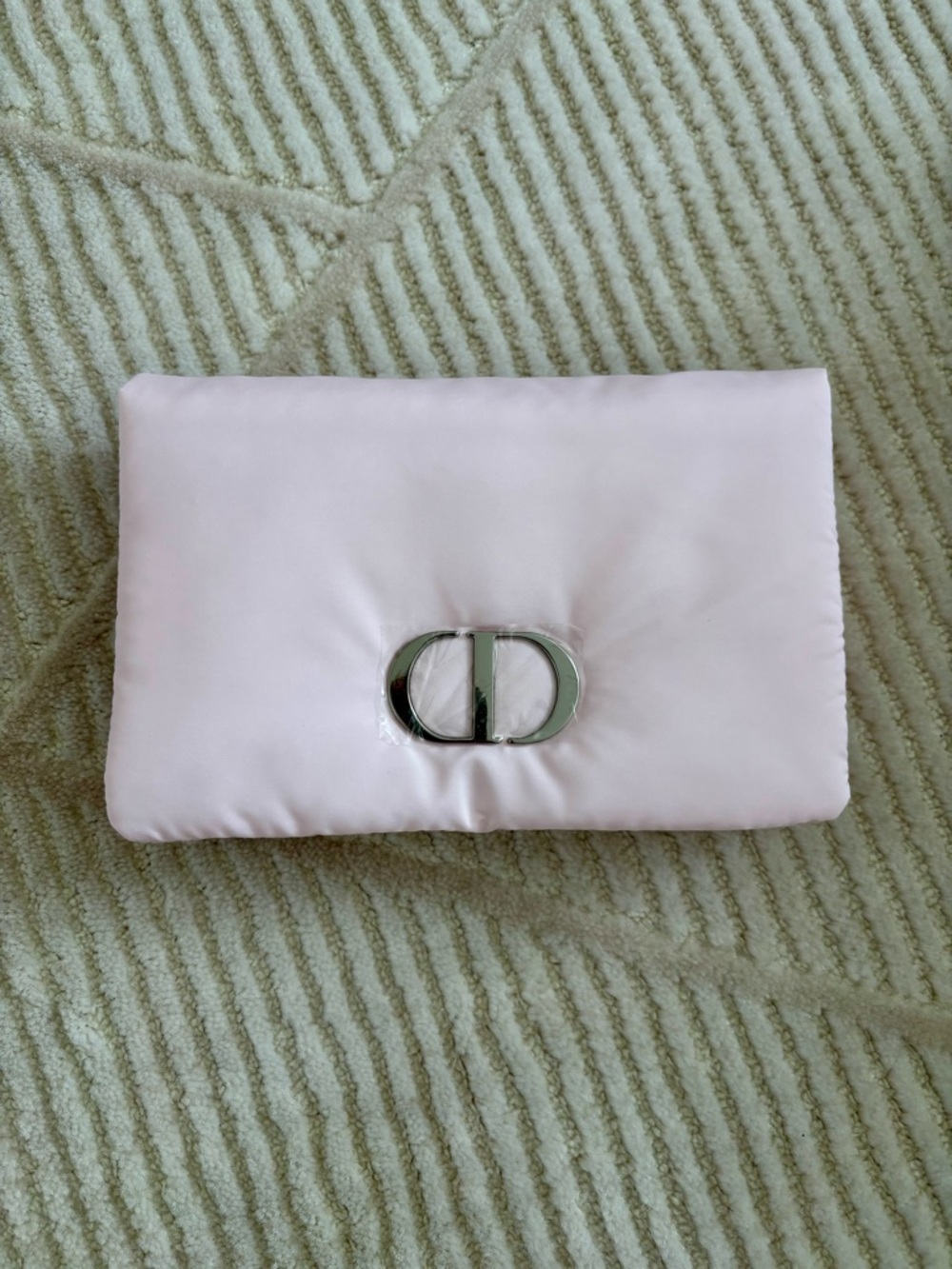 ✨NEW✨ Dior Beauty Puffy Cosmetics Pouch - Picture 9 of 9